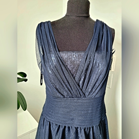 Tadashi Shoji evening, prom, wedding guest gown size 12 - Picture 5 of 12